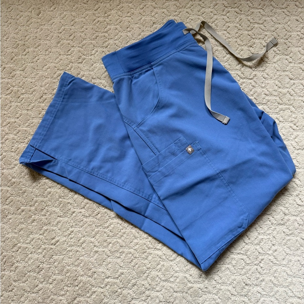 Figs Women’s Kade Cargo Scrub Pants in Ceil Blue